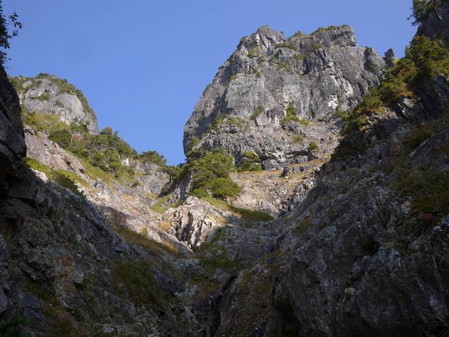 烏帽子岩 北沢大滝より